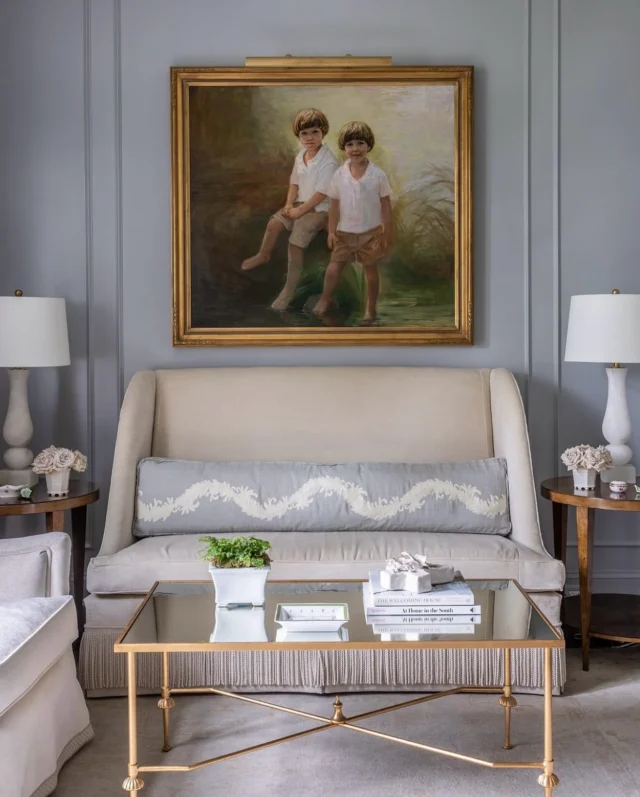 The perfect portrait placement by @carolehollowellinteriors and captured by @treythomasphotography 

Builder: @john_c._sanders_and_company 
Styling: @debrazinninteriors 

#interiordesign #designinspiration #portraits #childrenportraits #raleighhomes #classichomes