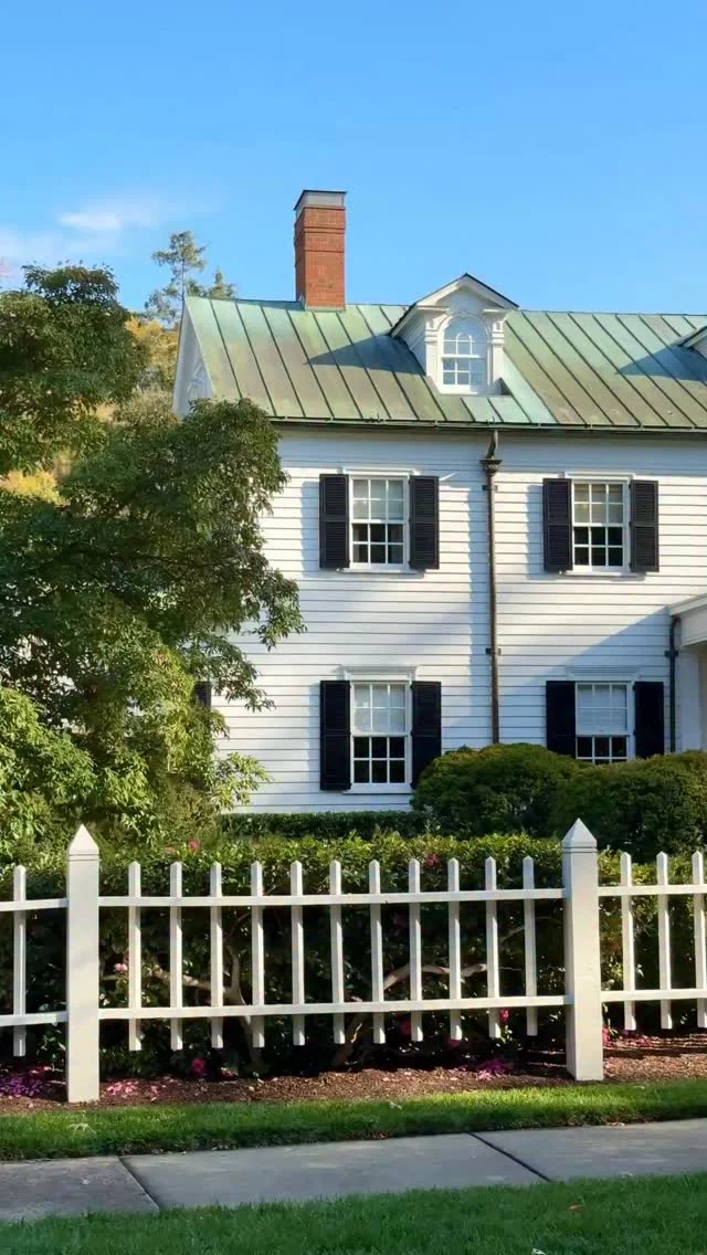 No matter the season, this one always stops me 

#charminghomes #timelessarchitecture #charlottehomes #homedesign #designinspiration