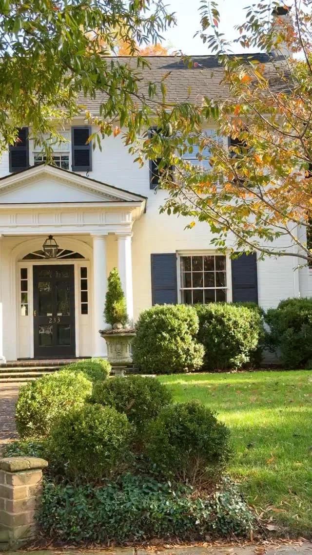 Don’t forget the side entrance ✨

#curbappeal #archdesign #charlottehomes #fallincharlotte #autumnweather