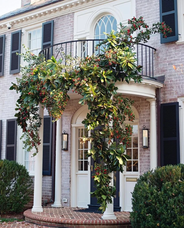 Inspiring Christmas curb-appeal! From magnolia garland to classic bed bows, these Christmas decorations adorn some of the prettiest homes across the South and leave me inspired to create little magical holiday moments wherever I can

Each image is tagged with the designer and photographer. Tap the photo to discover someone new!

#classicchristmasdecor #magnoliagarland #classicchristmaswreath