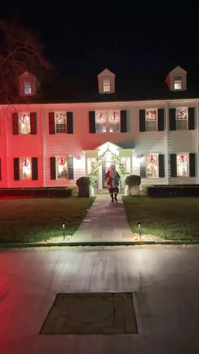 Last week the @classicist.nc was graciously welcomed to tour this grand home designed by the late architect, Charles Barton Keen, all dressed up for the holidays ✨ it was a night filled with good conversation, exquisite design and merriment

For a full tour of this home, visit my website where I share more from my tour earlier this year! Just go to www.gardenandgracedesign.com and search “Concord home.” Thank you @interiors_by_underwooddesign for sharing your beautiful home with us. 

Interior design by @interiors_by_underwooddesign 
Landscape design by @jalagardens 
Original architect Charles Barton Keen | Recent renovations by @duffy_magas_associates