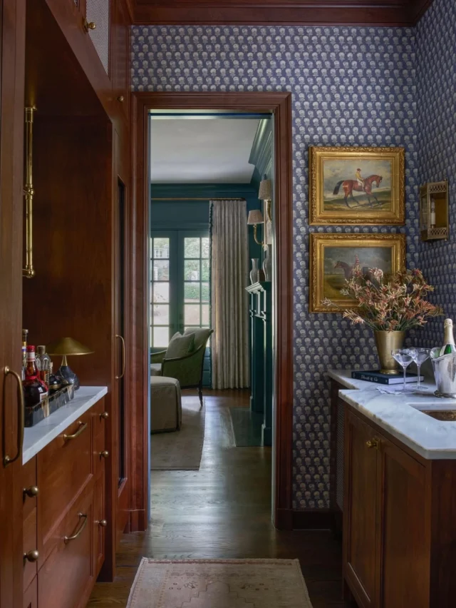 Swipe to see before! Do you have a space that looks like the second picture? It’s amazing how transforming a small space like this makes such a large impact! 

I love how architect @mabryarch and interior designer @_wyattdesigns redesigned the small office space into a sophisticated bar area to fit the family’s current needs. The space is now an extension of the home’s personality and entertainment space and I love the rich color tone and Ralph Lauren finishes too!

Images by @kellyblackmonphotography 

#smallspacedesign #wetbardesign #ralphlaurenstyle