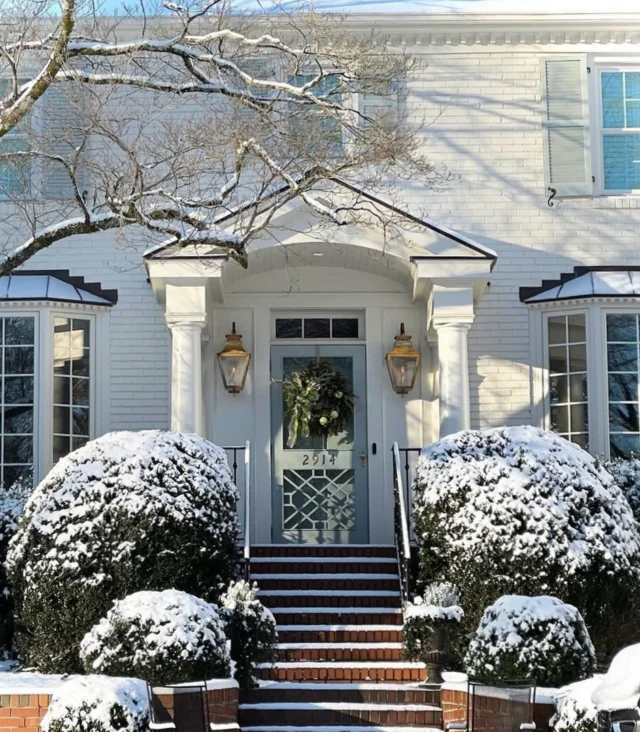 Here’s to hoping for a winter wonderland ❄️

Image via @lanternandscroll showcasing their copper gas lanterns! I’ve always admired this home and the most charming storm door I think I’ve ever seen!

Side note: If you’ve been following along the last several months, you may have seen I recently upgraded my outdoor lights with the copper @lanternandscroll ones too! I couldn’t be happier with the process and end product. @lanternandscroll is based in Charlotte and the quality of the lights is unmatched. If you’re not in Charlotte, they offer shipping and you can order directly from their website!

#snowinthesouth #charminghomes #charlottehomes